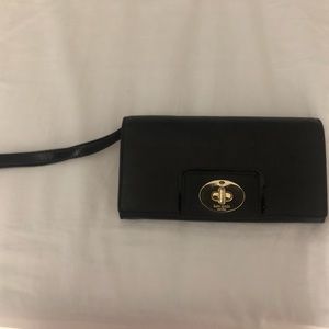 Never used Kate Spade Wallet. Perfect condition.